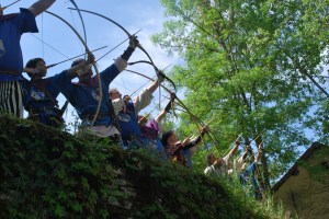 La Troupe Médiévale du Val d'Oye, tir commandé, Longevelle, 2011.