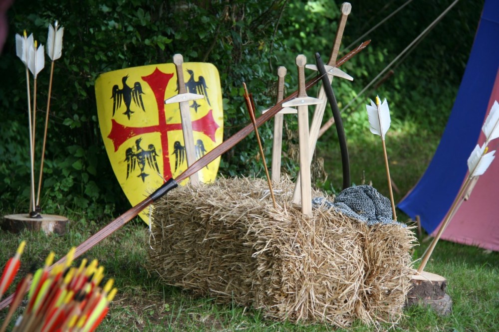 La Troupe Médiévale du Val d'Oye - campement médiéval, Ornans, 2012.
